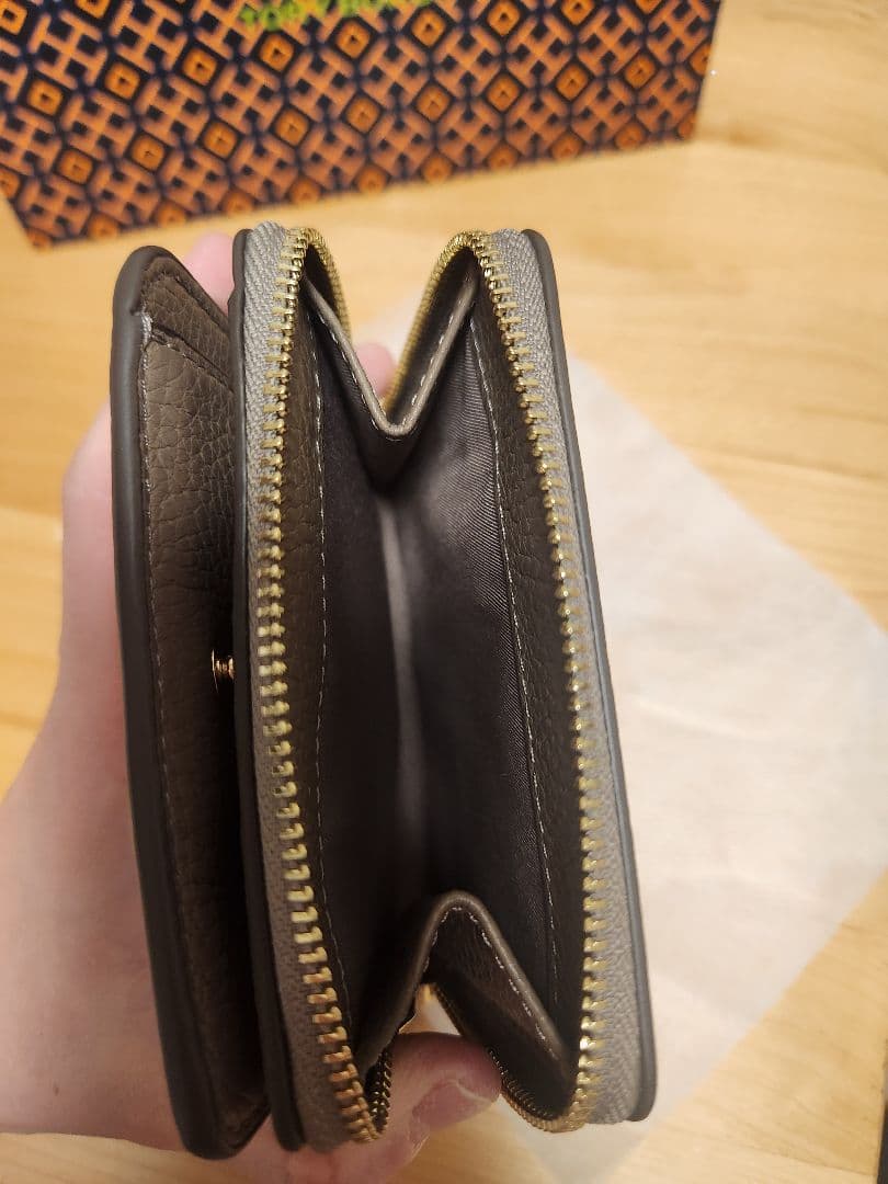 [人気色]Tory Burch 二つ折り財布