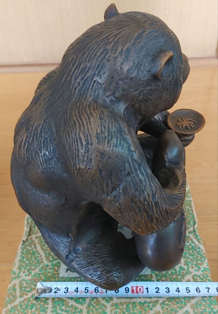 ブロンズ製猿の彫刻