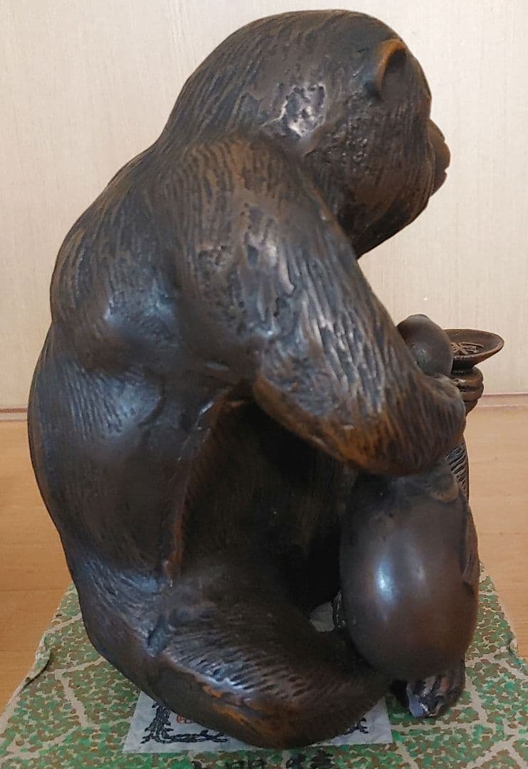 ブロンズ製猿の彫刻