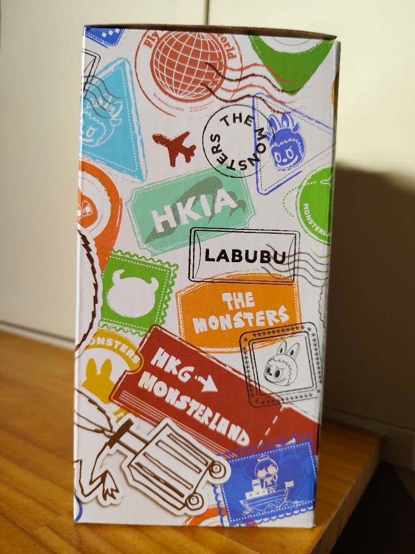 LABUBU x HKIA コラボ　限定フィギュア