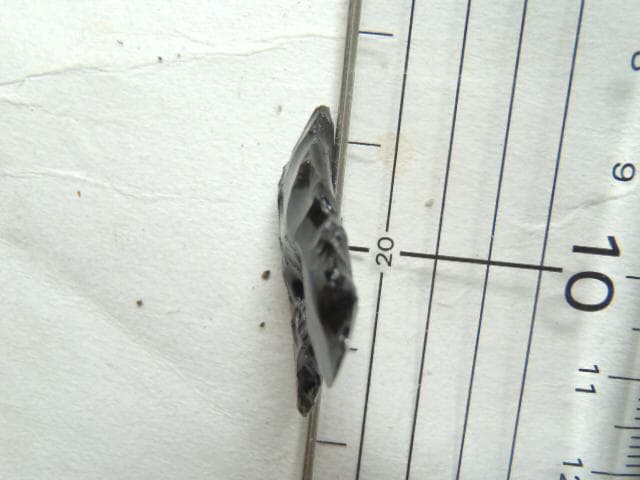 精密加工された 石器 北海道十勝産黒曜石　　149