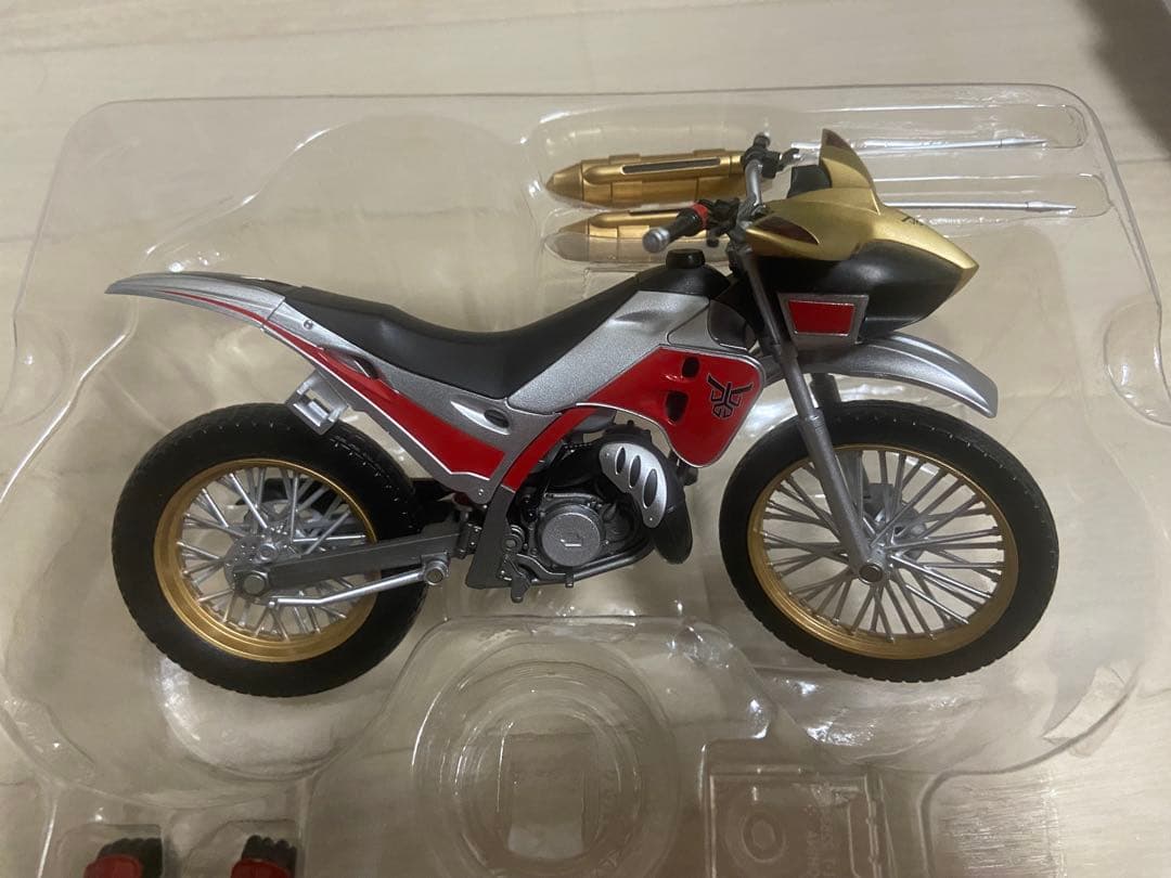 真骨頂 仮面ライダークウガマイティフォーム&トライチェイサー2000