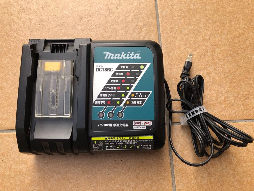 Makita 掃除機充電式クリーナー 本体CL182FDバッテリー＆充電器セット