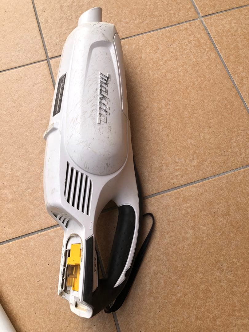 Makita 掃除機充電式クリーナー 本体CL182FDバッテリー＆充電器セット