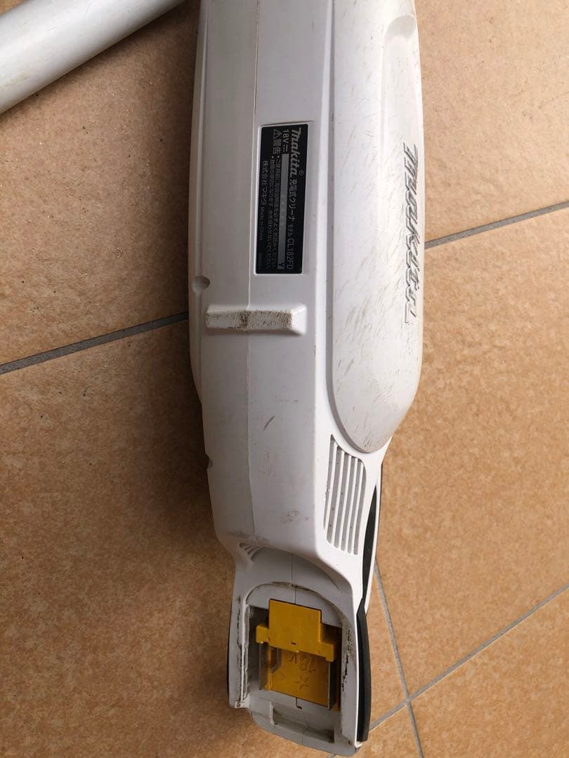 Makita 掃除機充電式クリーナー 本体CL182FDバッテリー＆充電器セット