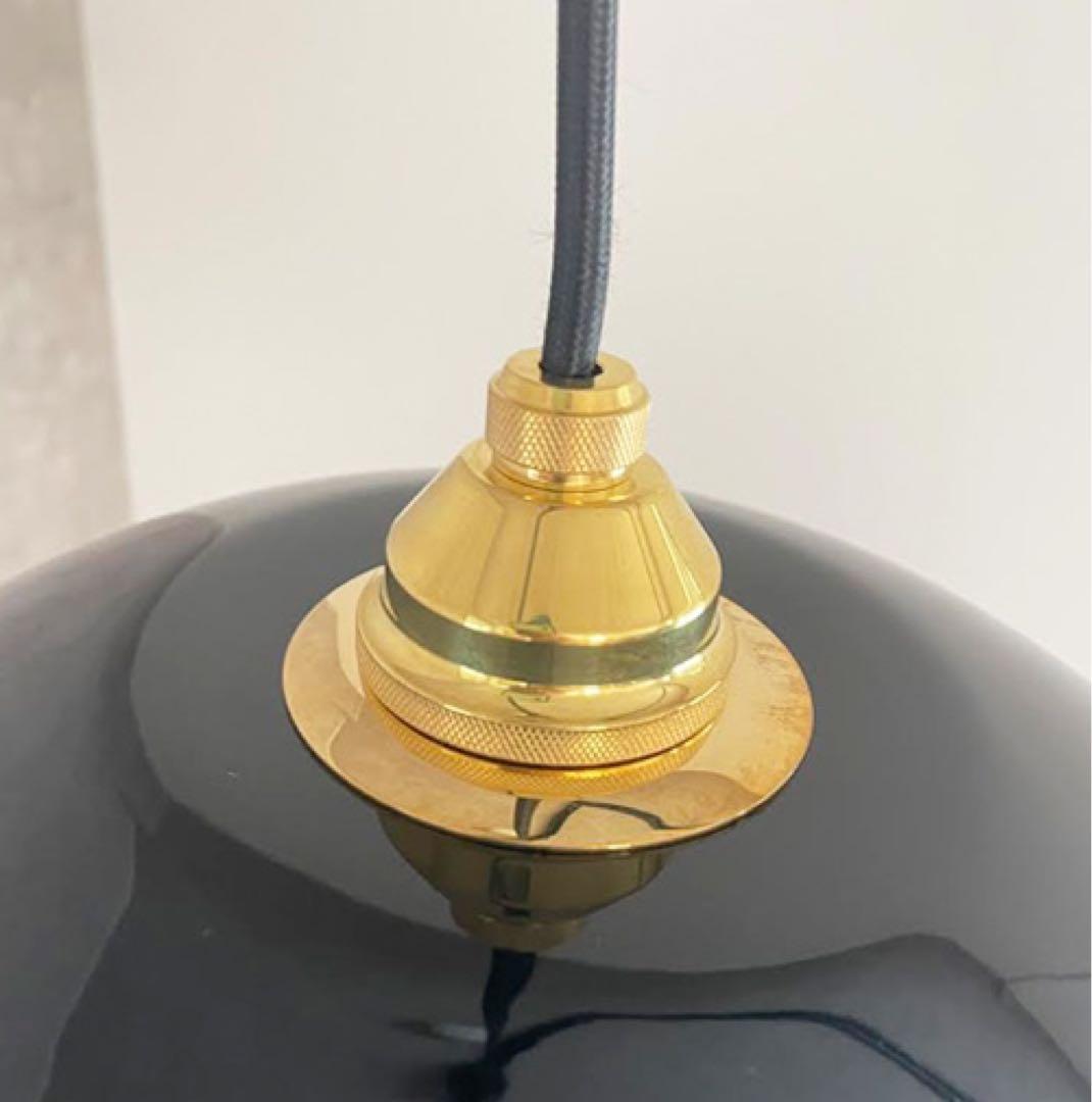 TKO/琺瑯の美しい艶と真鍮を用いたペンダントライト