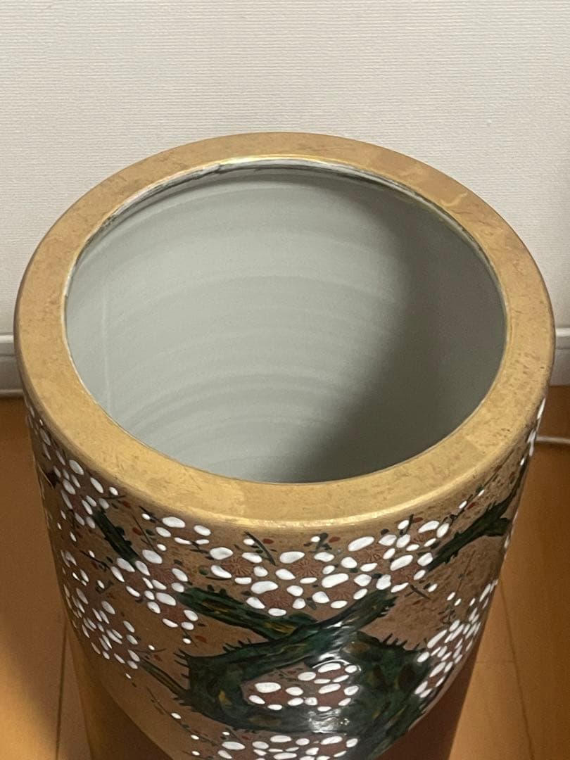 年代不明，骨董塗金茶色掛釉梅の花柄。壺。花瓶特大置物高さ42.5Cm。九谷。