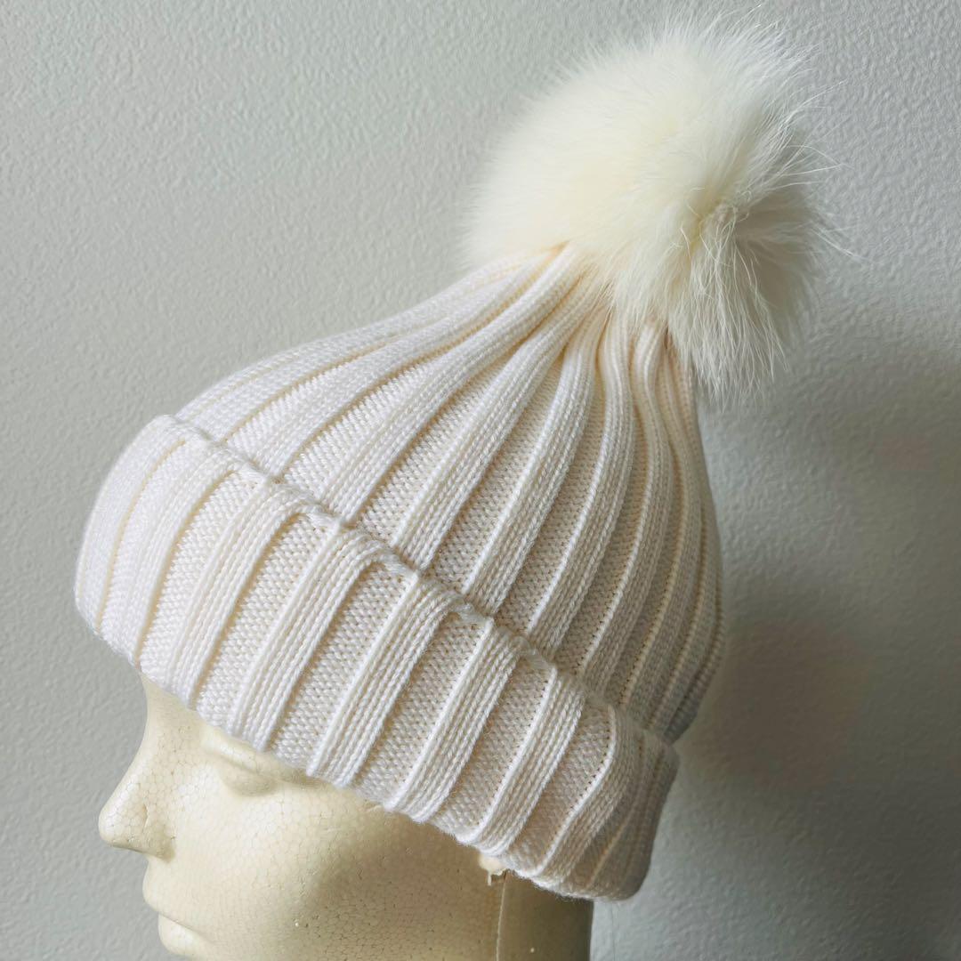 モンクレール　ニット帽　ホワイト ポンポン付き ニット帽
