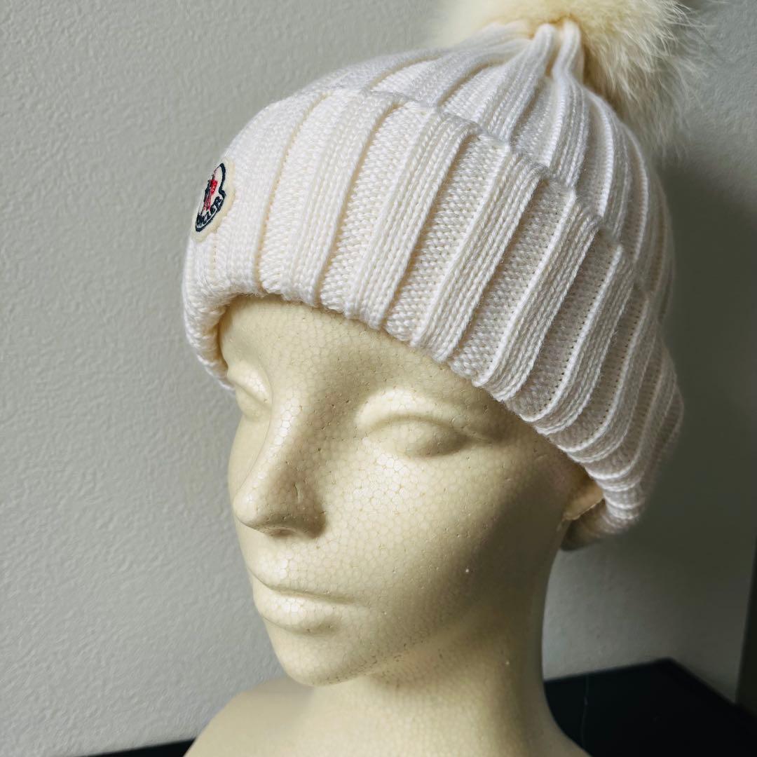 モンクレール　ニット帽　ホワイト ポンポン付き ニット帽