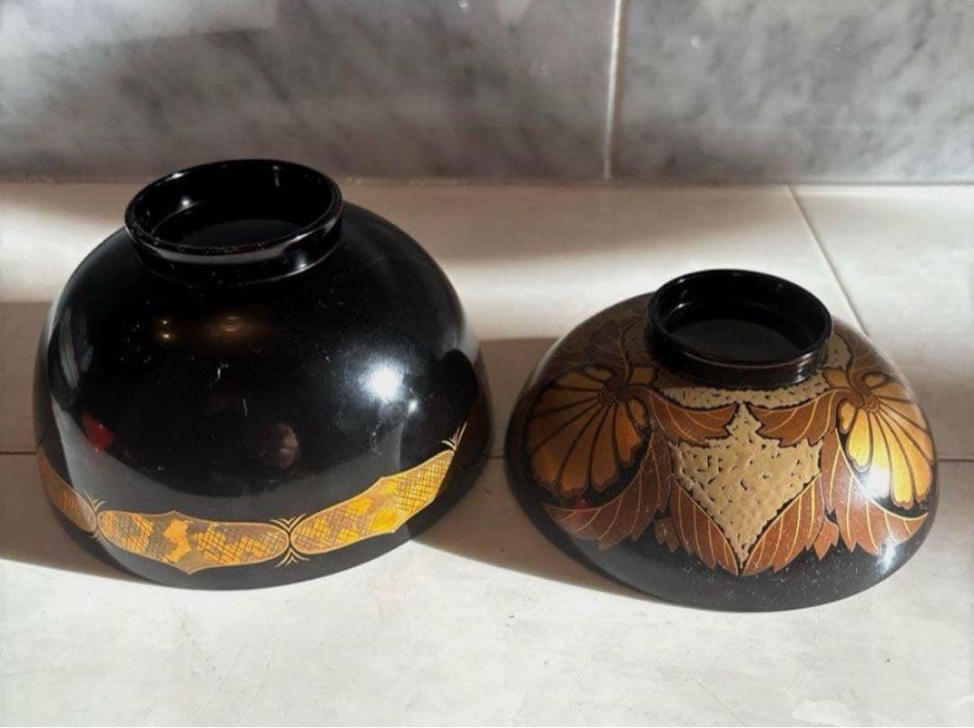 ふんだんに使われた金彩やお花、幾何学模様が美しい絢爛豪華な木製輪島漆塗りお椀2客