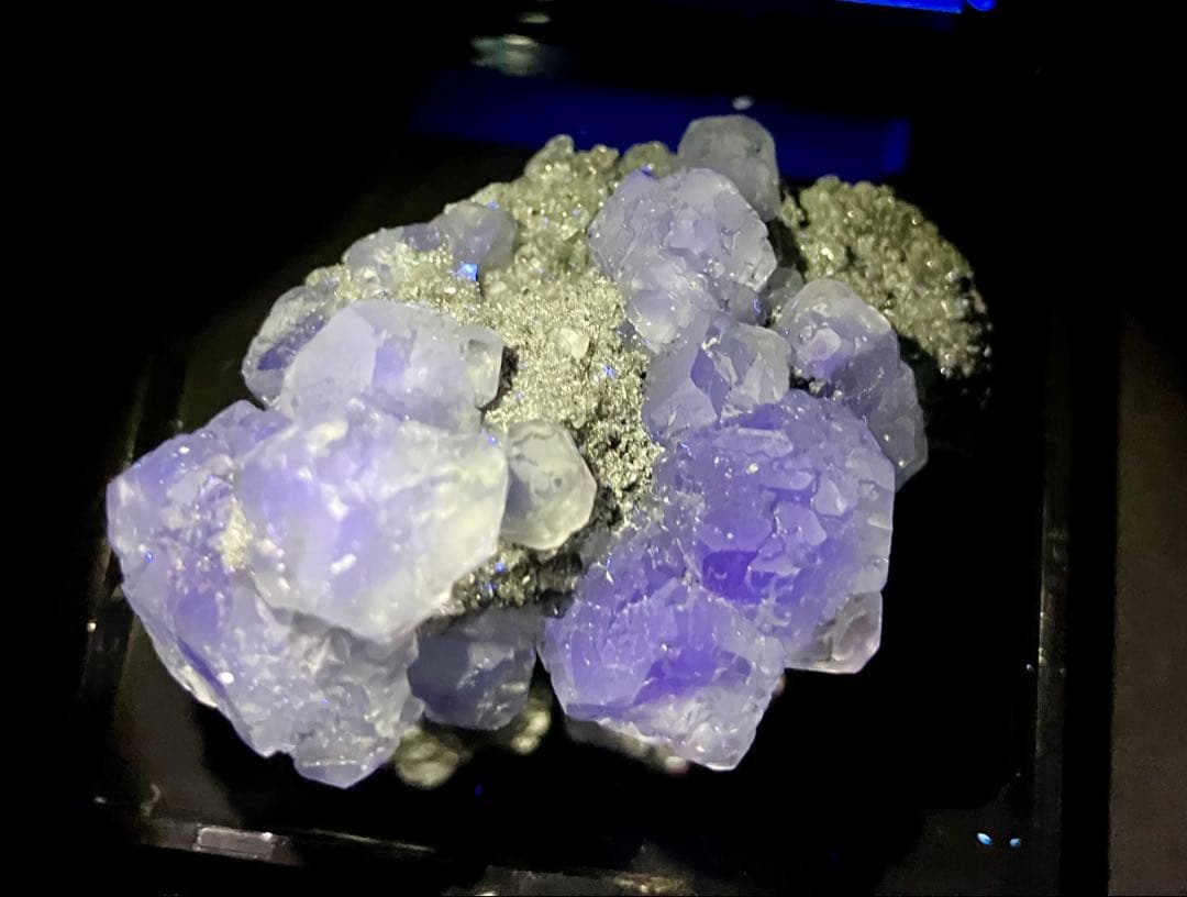 【ほんのり紫蛍光】フローライト　グレー　福建省