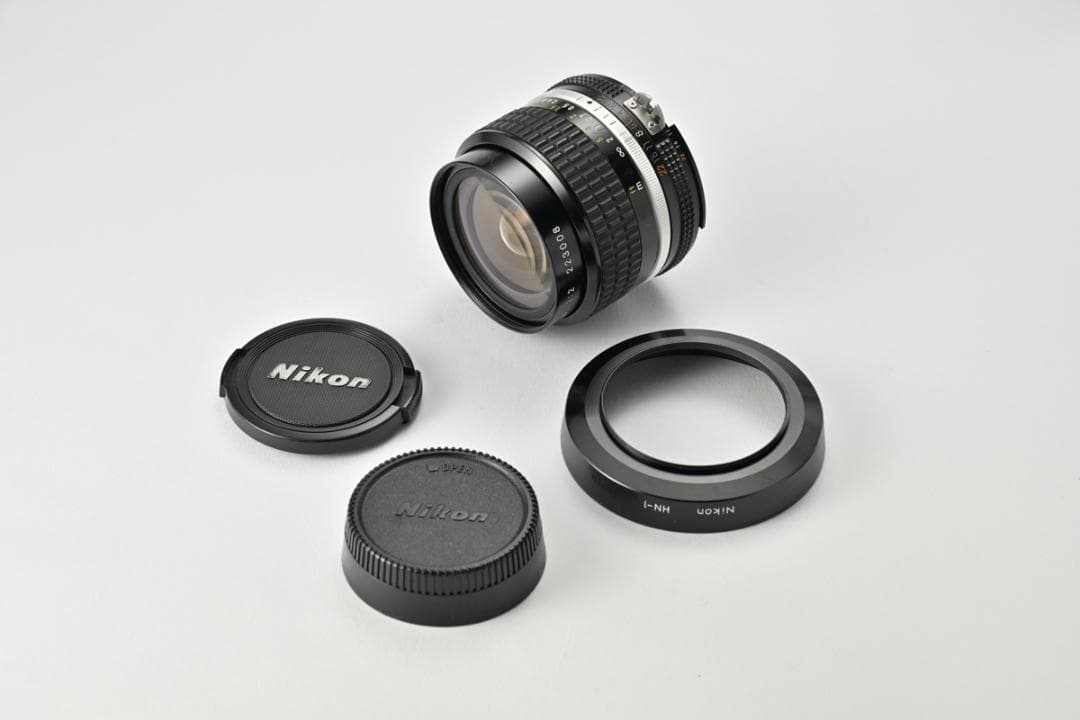 ニコン Ai Nikkor 24mm F2S フード付き