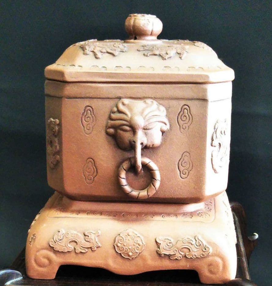 ※中国古美術/朱泥紫砂獣雙耳鐶龍紋四方罐(款:景南)