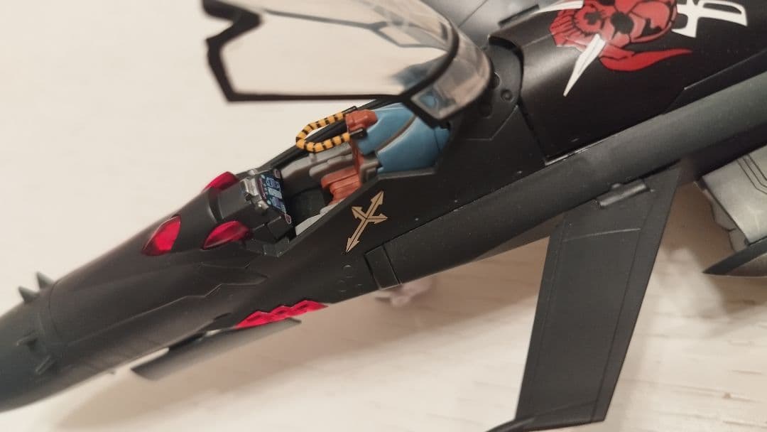アルカディア 1/60 完全変形 SV-51γ イワノフ搭乗機
