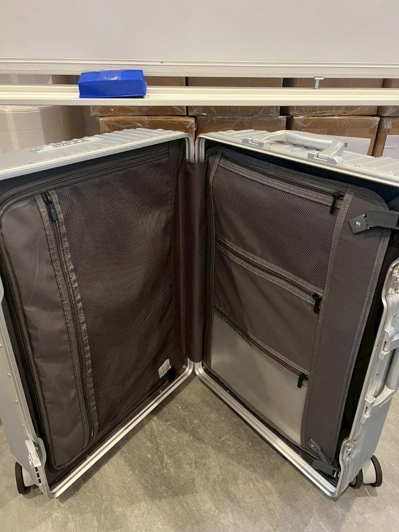 リベティ多機能キャリーケース【マットシルバーМ】B1　TSAロック　スーツケース