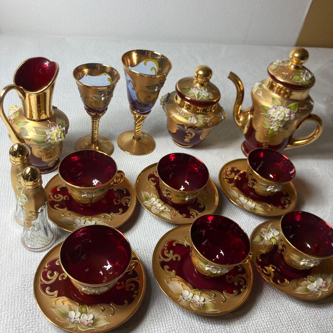 ベネチアングラス　赤と金の花柄ティーセット