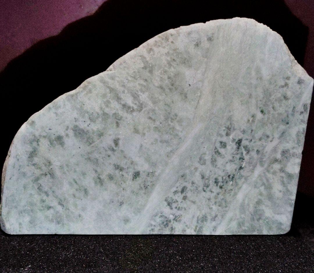 ★翡翠原石★糸魚川硬玉【姫川・転石・川ズレ・スライス0.6kg】