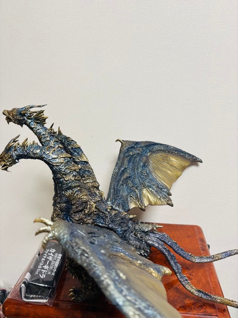少年リック限定　東宝大怪獣シリーズ　カイザーギドラ　発光ver 最終価格。