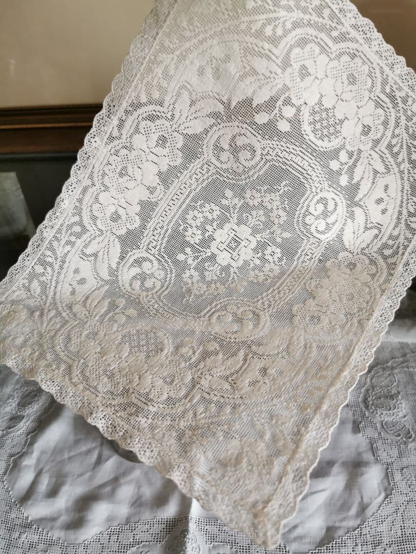 アンティーク 目の細かな◻◽フィレレース レクタングル トレイクロス ローズ紋様