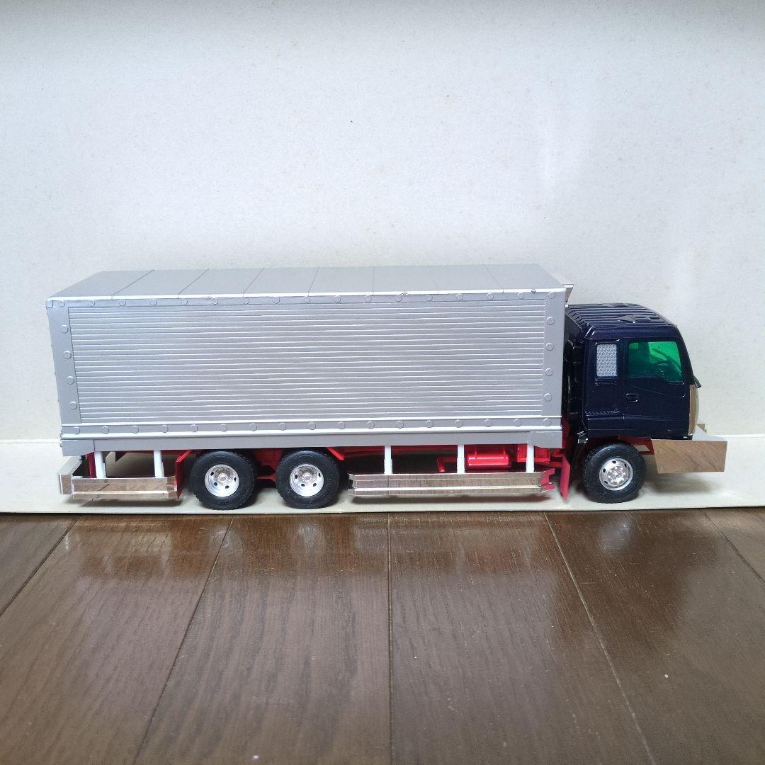アオシマ　デコトラ　いすゞギガ　冷凍車