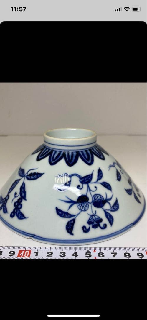 大明宣德年製款青花花纹碗。青と白の花柄。