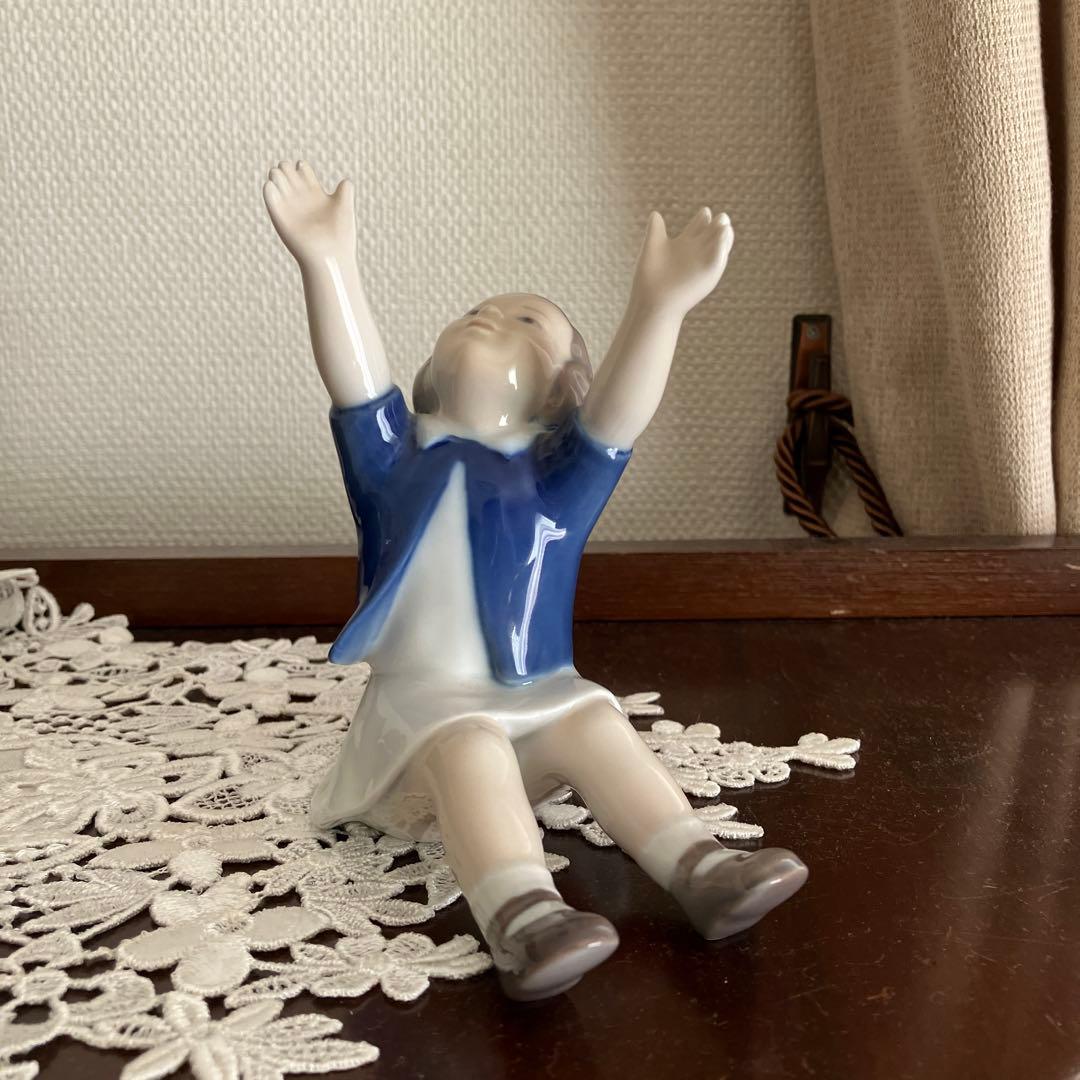 ロイヤルコペンハーゲン　フィギュリン　両手を広げる女の子