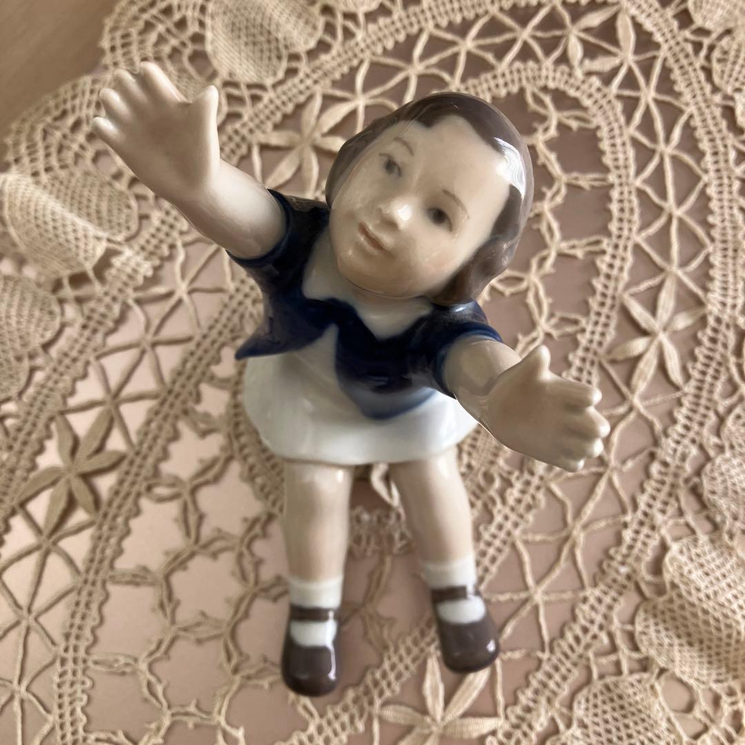 ロイヤルコペンハーゲン　フィギュリン　両手を広げる女の子