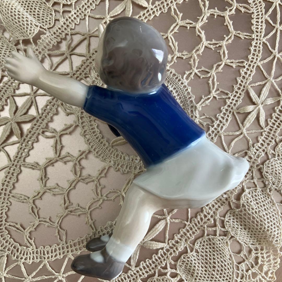 ロイヤルコペンハーゲン　フィギュリン　両手を広げる女の子