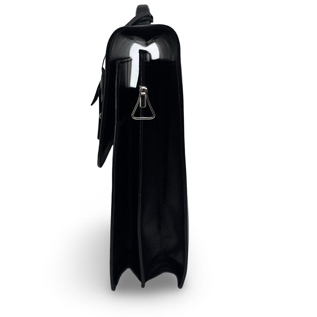 【極美品】フェラガモ　ブリーフケース　ビジネスバッグ　レザー　革　金具　鍵付　黒