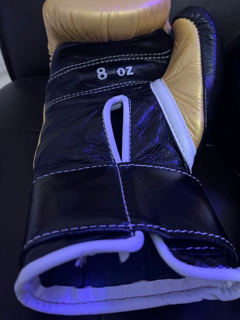 新品未使用 Winning ボクシンググローブ 8oz ゴールド/ブラック