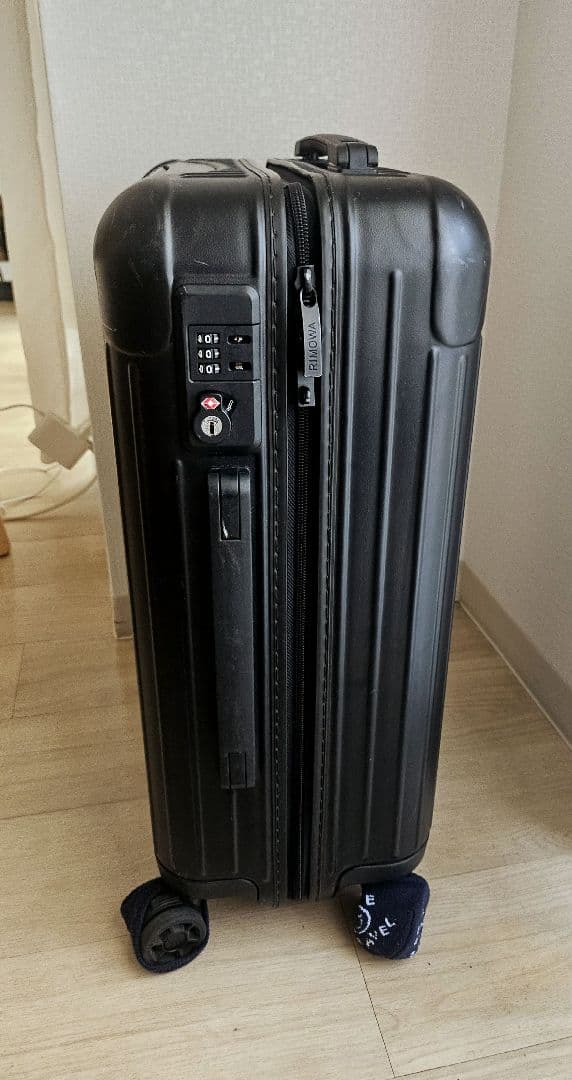 【美品】リモワ　エッセンシャル　キャビン S　マットブラック