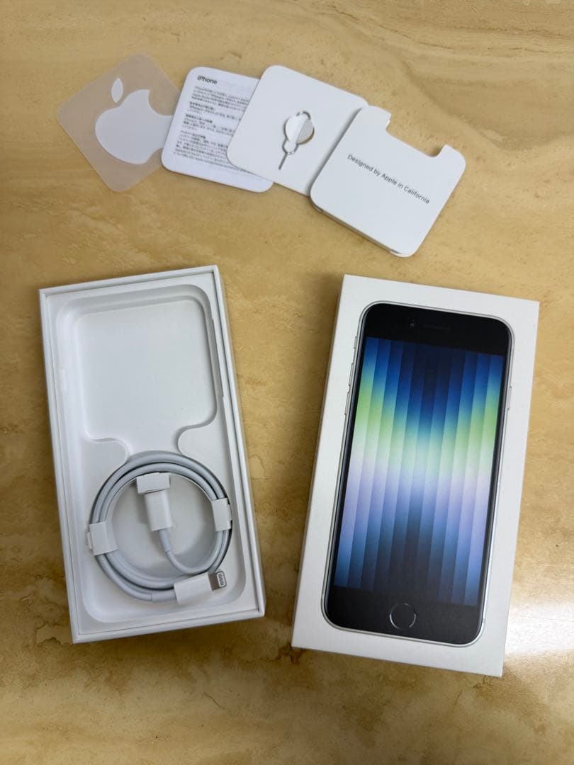 【美品】iPhoneSE 第3世代 64GB 付属品・おまけ有り