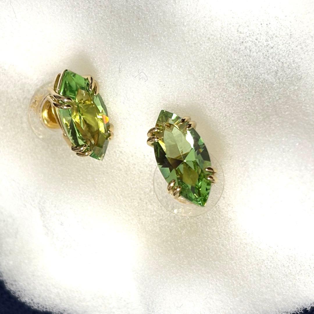 スワロフスキー☘︎Gema スタッドピアス　マーキスカット　黄緑