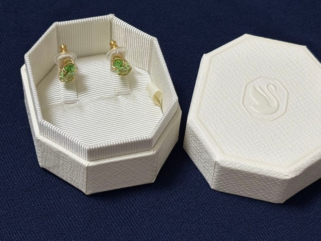 スワロフスキー☘︎Gema スタッドピアス　マーキスカット　黄緑