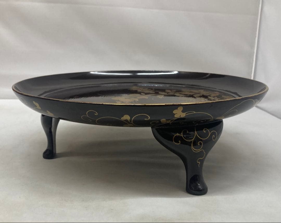 B541b 黒漆塗「三足秋草図菓子盆」桐箱付　作者不詳　時代不祥　時代物