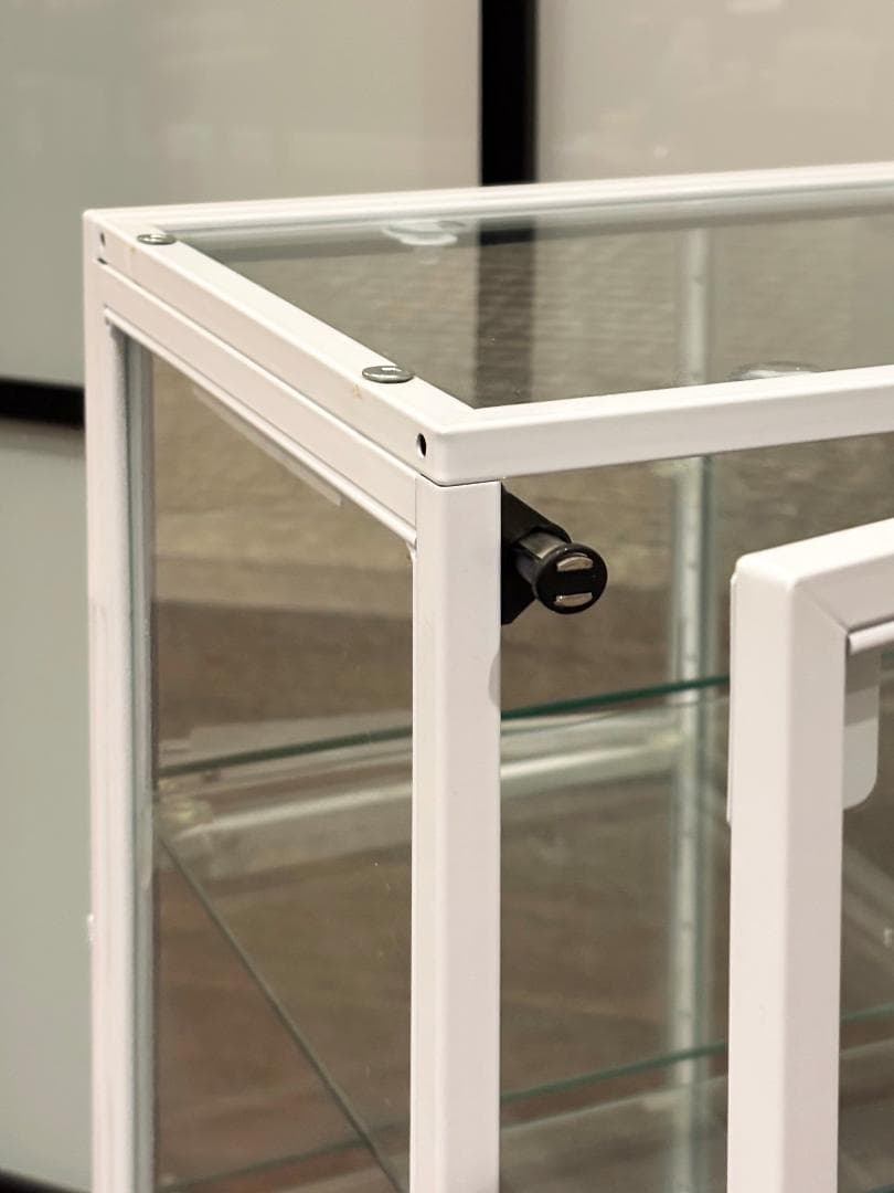 【美品】ガラス コレクションケース 白 背面ミラー 扉付き W36cm