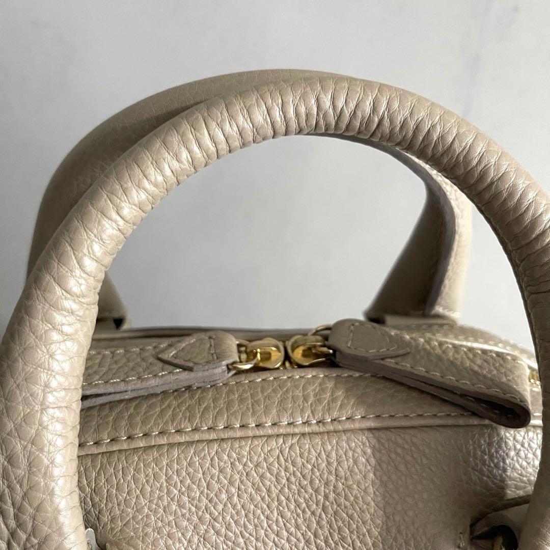 極美品✨銀座カネマツ　ハンドバッグ　シボ革　グレージュ　ラウンドジップ