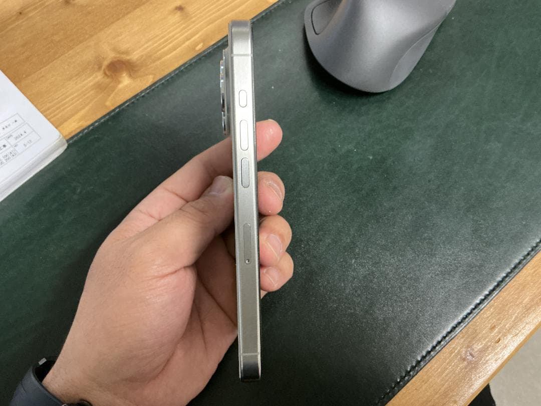 Apple iPhone 15 Pro 本体 ホワイトチタニウム 128GB