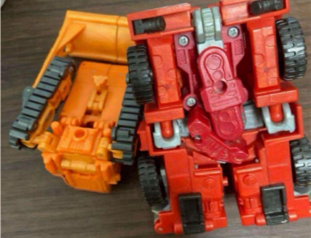 トランスフォーマー　ビルドキング　カーロボット①