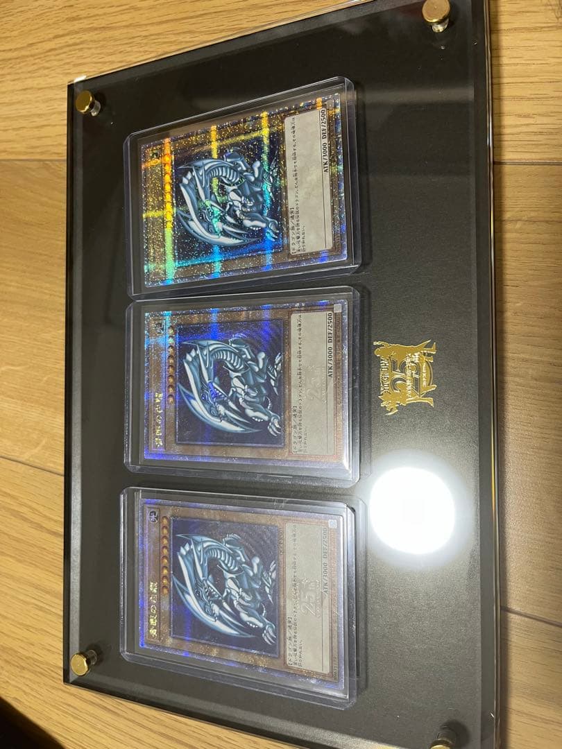 y*4様 遊戯王　青眼の白龍　25th 3枚セット　限定台座付き　五つ目　ブルー