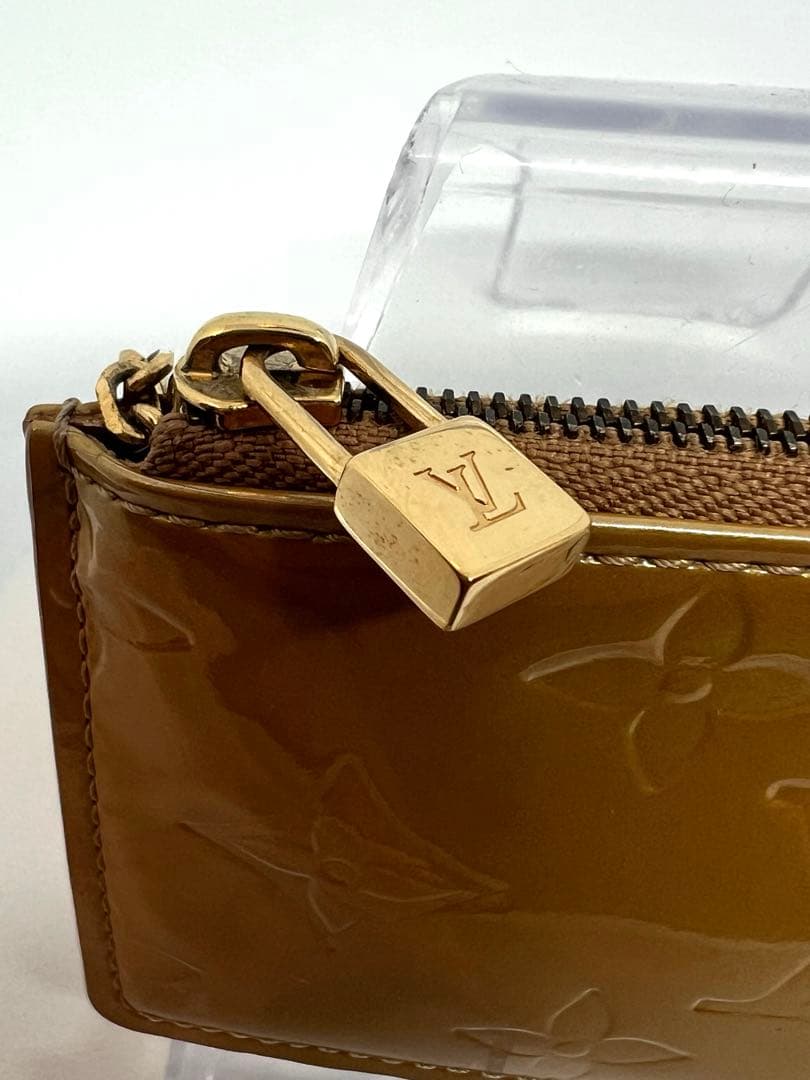 LOUIS VUITTON モノグラム　ヴェルニ ポシェット クレ※ケース無し