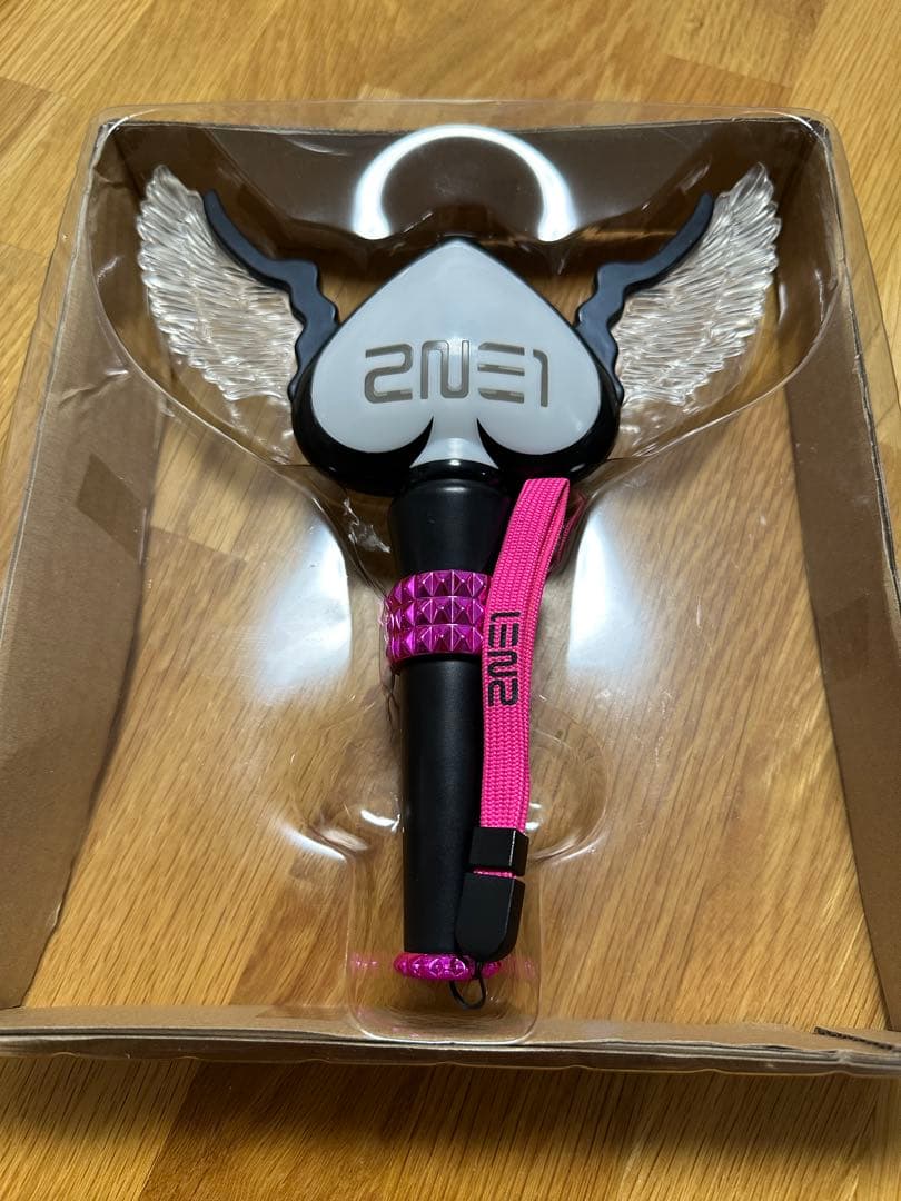 2NE1 ペンライト ハート型 翼付き