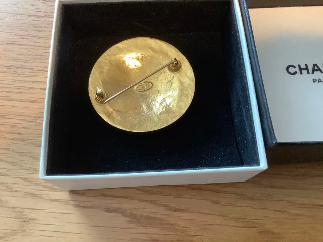 CHANEL ゴールドブローチ 箱付き
