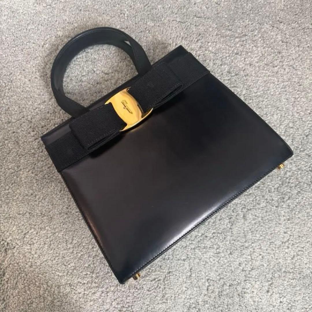 【Salvatore Ferragamo】 Vara リボンハンドバッグ