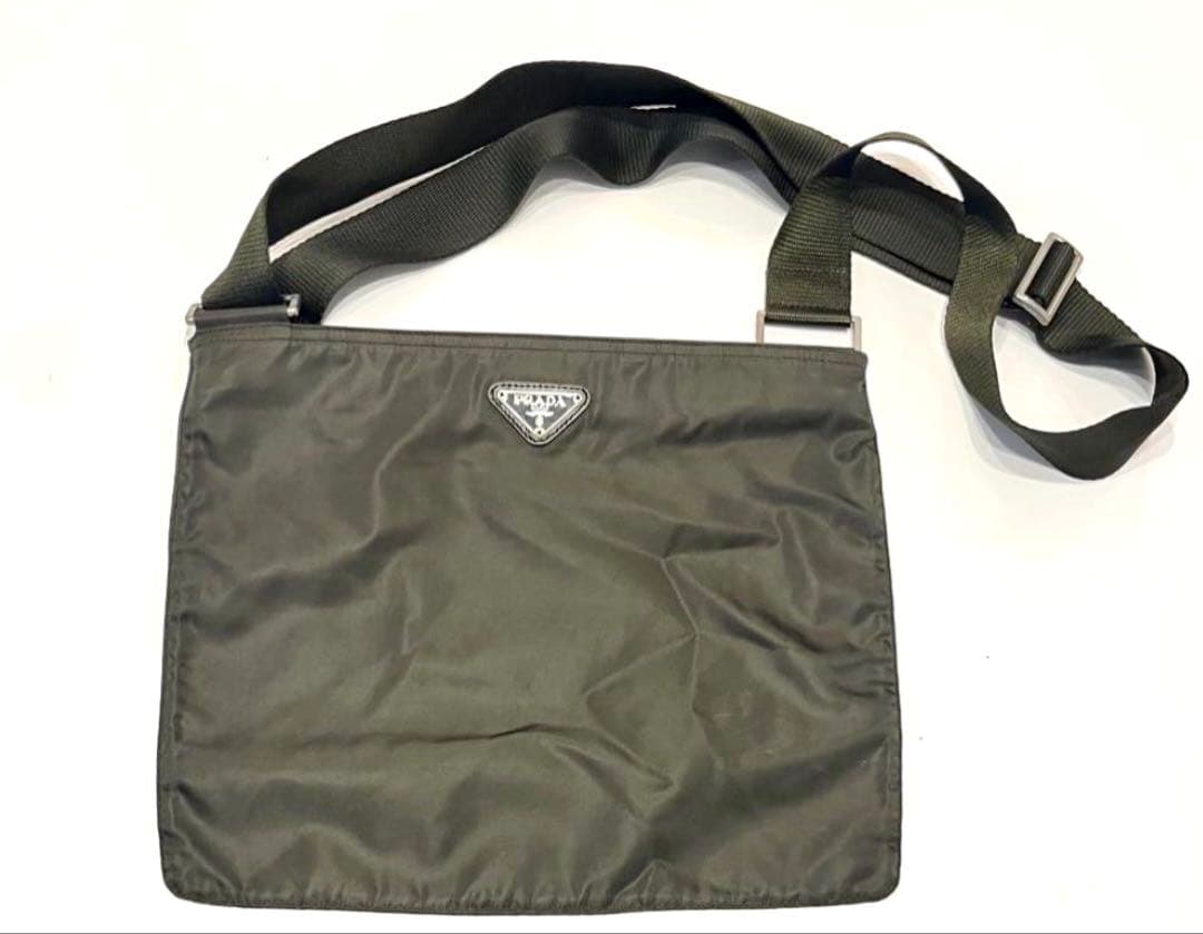 プラダ☆ 斜めがけショルダー　クロスボディ　ポシェット　　ボディバッグ　ナイロン