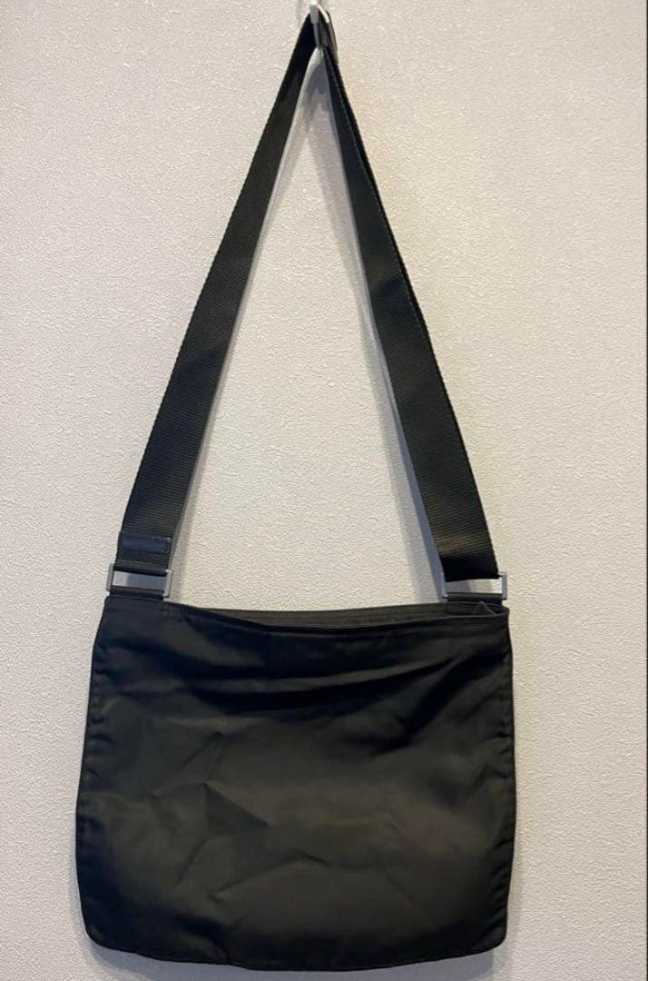 プラダ☆ 斜めがけショルダー　クロスボディ　ポシェット　　ボディバッグ　ナイロン