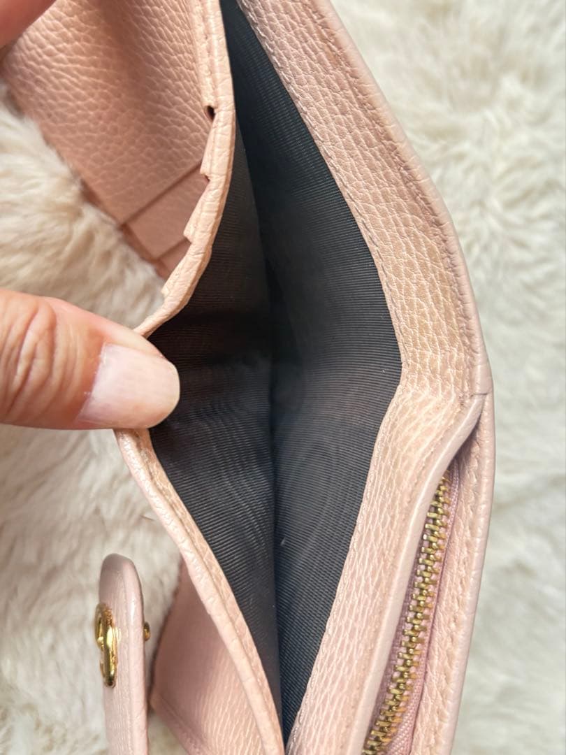 GGロゴ ピンクレザー 二つ折り財布