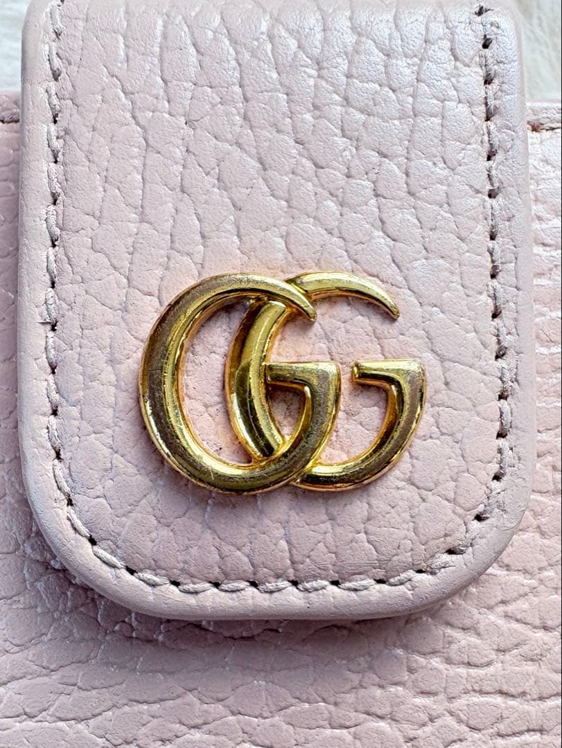 GGロゴ ピンクレザー 二つ折り財布
