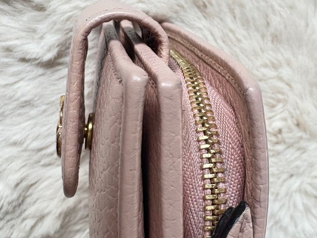 GGロゴ ピンクレザー 二つ折り財布