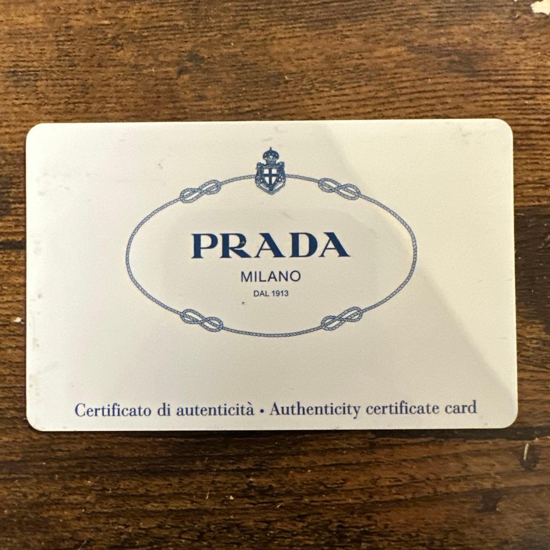 PRADA 三つ折り財布